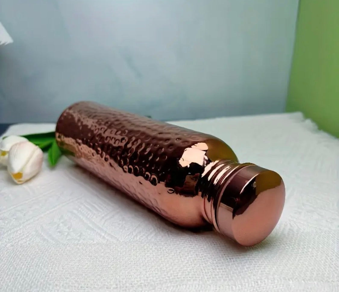 Bouteille en cuivre martelé 800ml – Élégance & Bien-être au quotidien